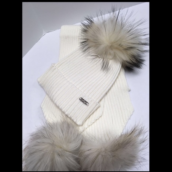 Bari Lynn Other - BARI LYNN**Scarf w Fox Pom Pom